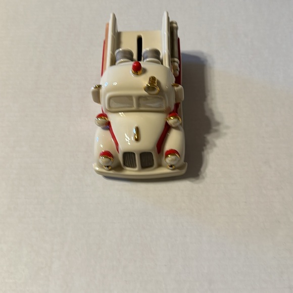 Lenox Fire Truck Bank. new - Picture 7 of 8